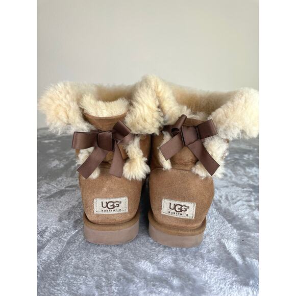 Ugg Womens Boots Sz 8 Mini Bailey Bow Suede Chestnut Slip On Sheepskin Brown - Picture 1 of 10
